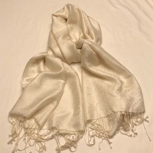 Beige cashmere scarf.